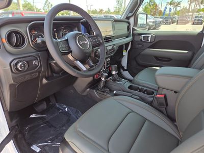 2026 Jeep Gladiator - Photo 13