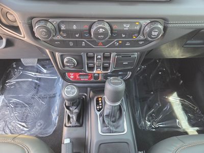 2026 Jeep Gladiator - Photo 15
