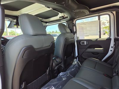 2026 Jeep Gladiator - Photo 9