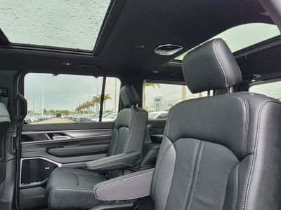 2026 Jeep Grand Wagoneer - Photo 8