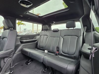 2026 Jeep Grand Wagoneer - Photo 7