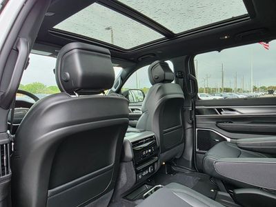 2026 Jeep Grand Wagoneer - Photo 10