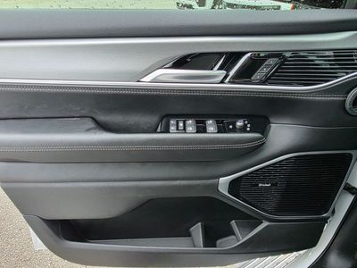 2026 Jeep Grand Wagoneer - Photo 16