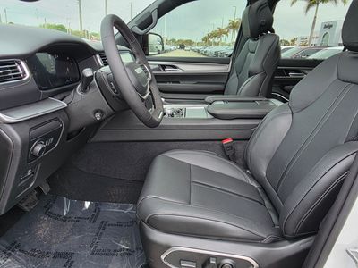 2026 Jeep Grand Wagoneer - Photo 14