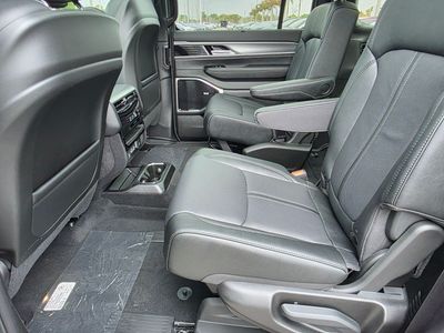 2026 Jeep Grand Wagoneer - Photo 9