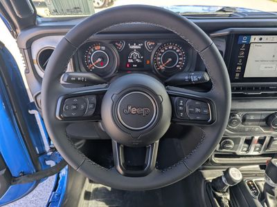 2026 Jeep Wrangler - Photo 14