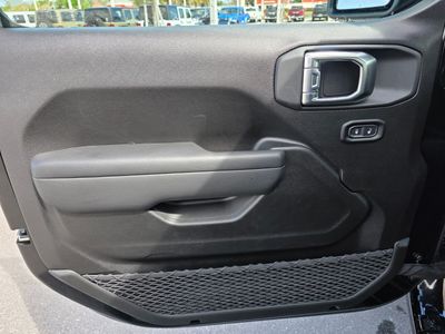 2026 Jeep Wrangler - Photo 15