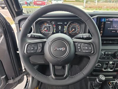 2026 Jeep Gladiator - Photo 16