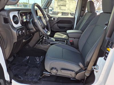 2026 Jeep Wrangler - Photo 13