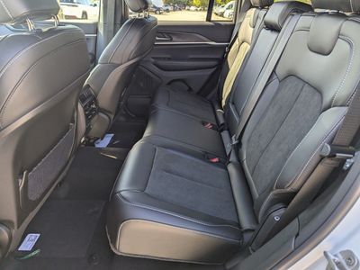 2026 Jeep Grand Cherokee - Photo 8