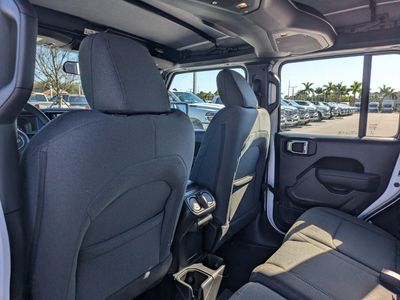 2026 Jeep Wrangler - Photo 9
