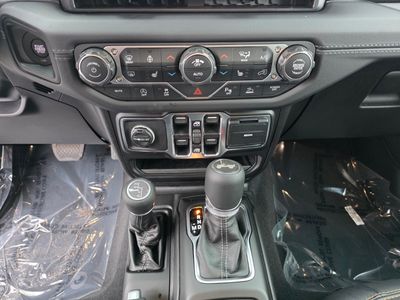 2026 Jeep Wrangler - Photo 15