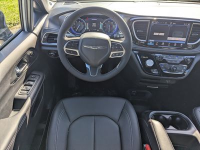 2026 Chrysler Pacifica - Photo 11