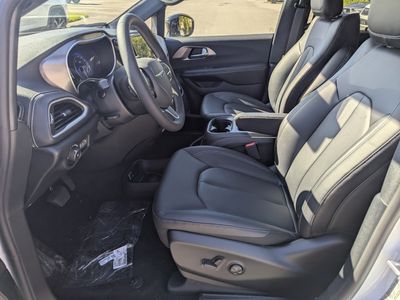 2026 Chrysler Pacifica - Photo 13