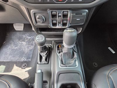 2026 Jeep Wrangler - Photo 15