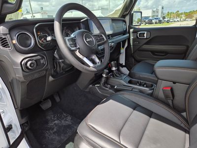 2026 Jeep Wrangler - Photo 13