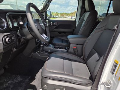 2026 Jeep Wrangler - Photo 12