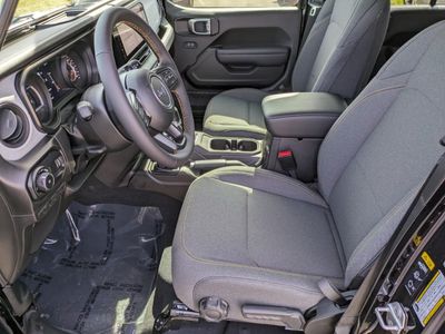 2024 Jeep Wrangler - Photo 21