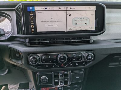 2024 Jeep Wrangler - Photo 15