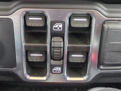 2022 Jeep Wrangler - Photo 25