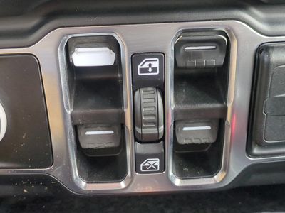 2023 Jeep Wrangler - Photo 25