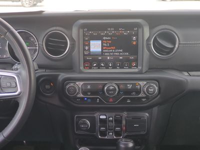 2023 Jeep Wrangler - Photo 18