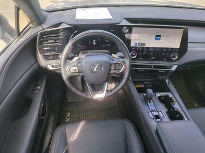 2025 Lexus RX - Photo 17