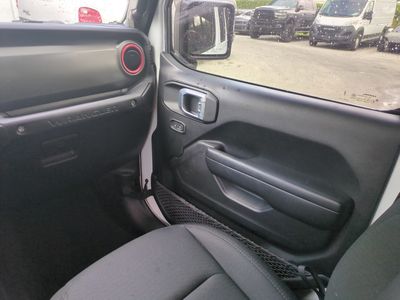 2023 Jeep Wrangler - Photo 19