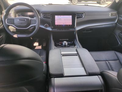 2025 Jeep Wagoneer - Photo 16