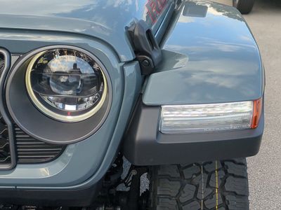 2026 Jeep Gladiator — photo 10 view