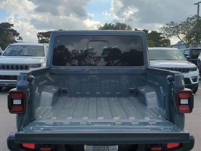 2026 Jeep Gladiator — photo 13 view