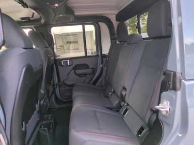 2026 Jeep Gladiator — photo 14 view