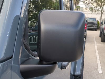 2026 Jeep Gladiator — photo 12 view