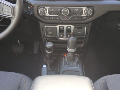 2026 Jeep Wrangler - Photo 19
