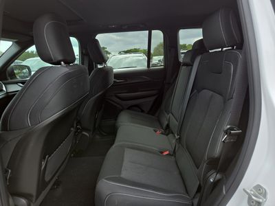 2025 Jeep Grand Cherokee - Photo 14