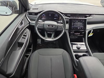 2025 Jeep Grand Cherokee - Photo 16