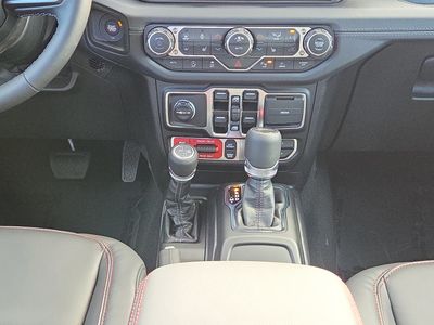 2026 Jeep Gladiator - Photo 19