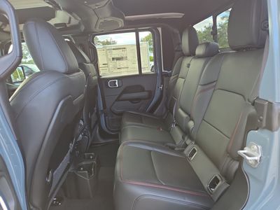 2026 Jeep Gladiator - Photo 14