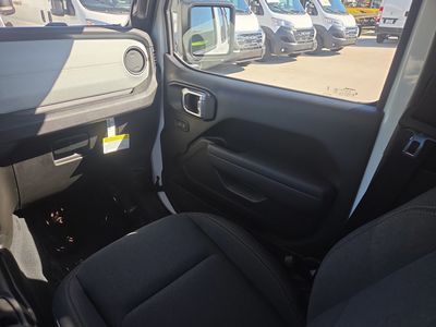 2026 Jeep Wrangler - Photo 17