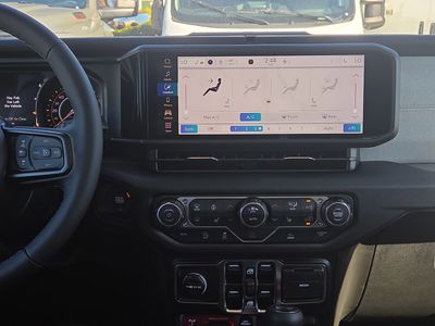 2026 Jeep Wrangler - Photo 18
