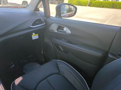 2026 Chrysler Pacifica - Photo 18
