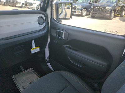 2026 Jeep Wrangler - Photo 17