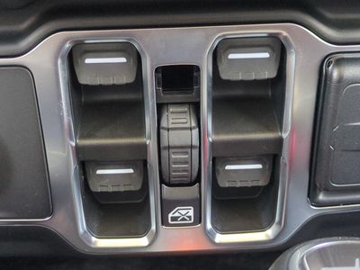 2026 Jeep Wrangler - Photo 23
