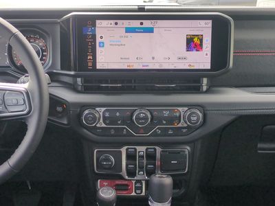 2026 Jeep Wrangler - Photo 18