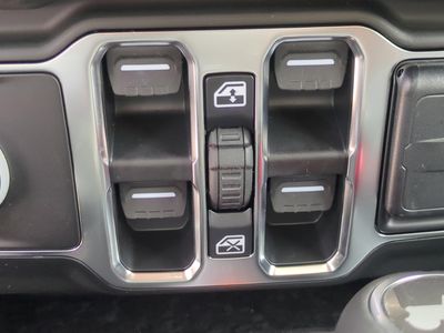 2026 Jeep Wrangler - Photo 24