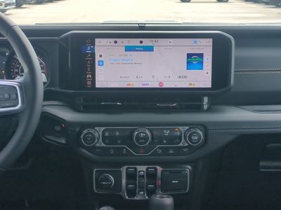 2026 Jeep Wrangler - Photo 18