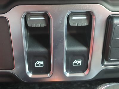 2026 Jeep Wrangler - Photo 25