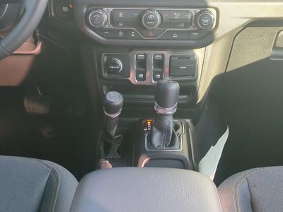 2026 Jeep Wrangler - Photo 21
