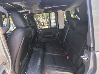 2026 Jeep Wrangler - Photo 14