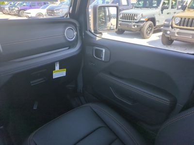 2026 Jeep Wrangler - Photo 17